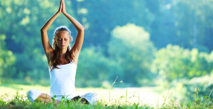 Aprende cómo combinar natación y yoga