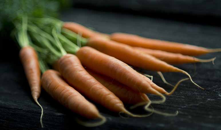 Batido de frutas y verduras para una piel limpia y luminosa Batido de frutas y verduras para una piel limpia y luminosa
